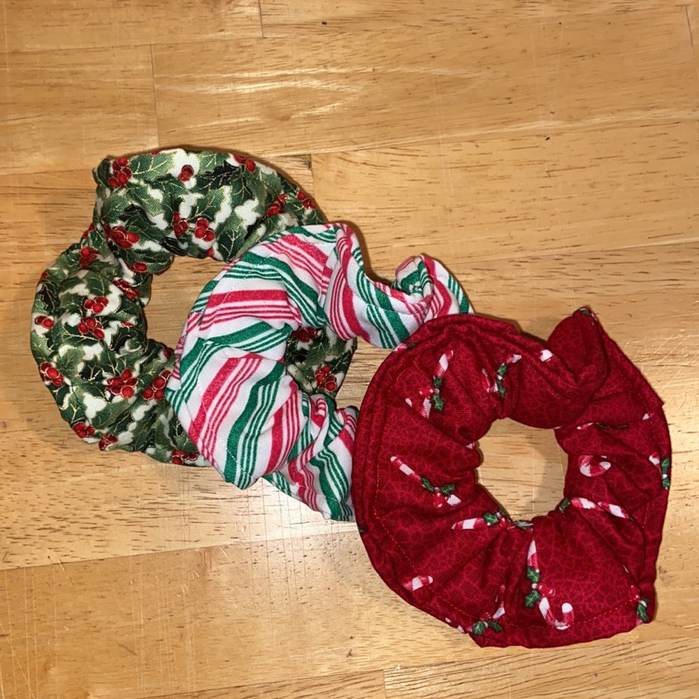 Holiday scrunchie bundle!!!😍 Handmade!